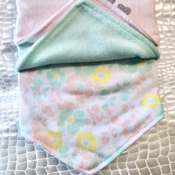 NWT 3-Pack SIMPLY ADORABLE Baby Bibs - Picture 5 of 6